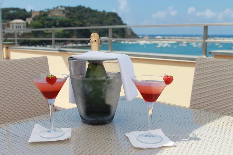海王星套房酒店 东塞斯特里 外观 照片